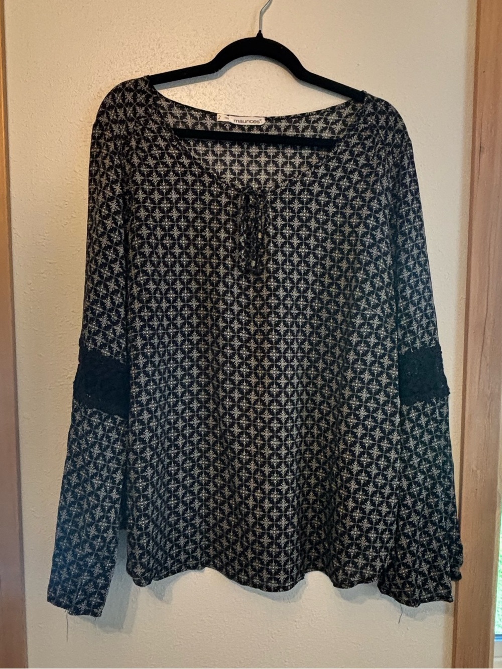 Maurices Black and white Tie-Front Patterned Peasant Blouse 2X
0072S